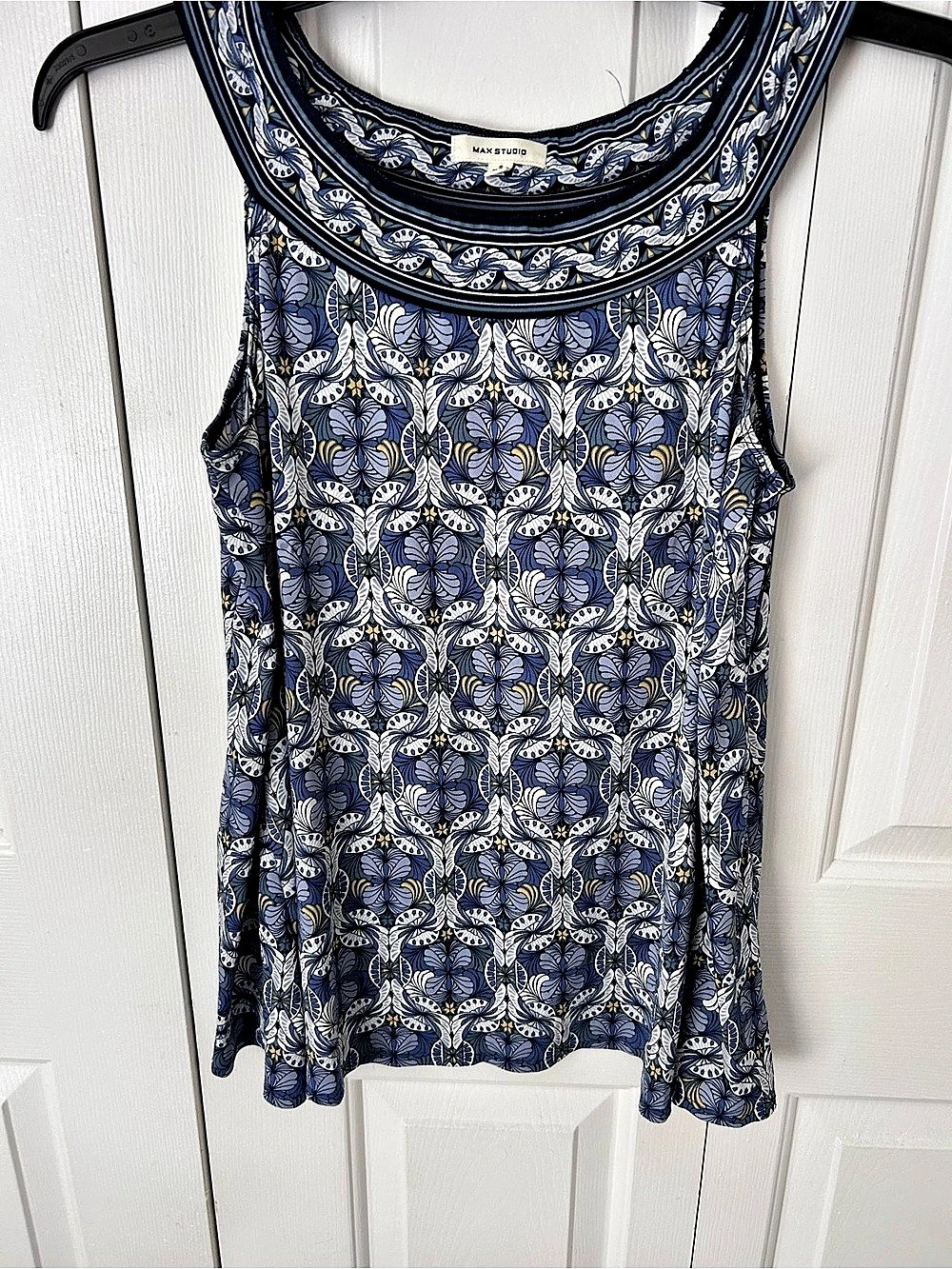 Max Studio Floral Tank Top in Blue & White Size Small Like New